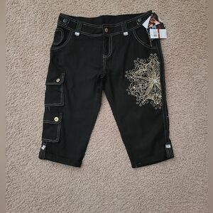 Dereon Black Capri Jeans with Gold Embroidery